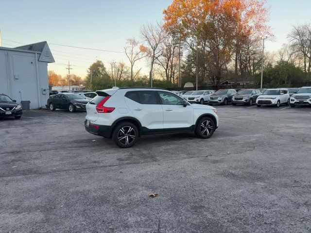 2024 Volvo XC40 