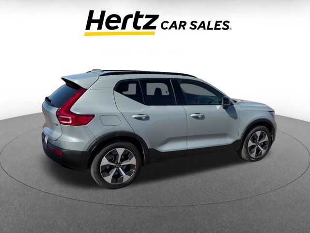 2024 Volvo XC40 