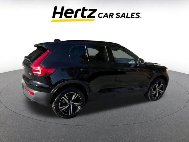 2024 Volvo XC40 