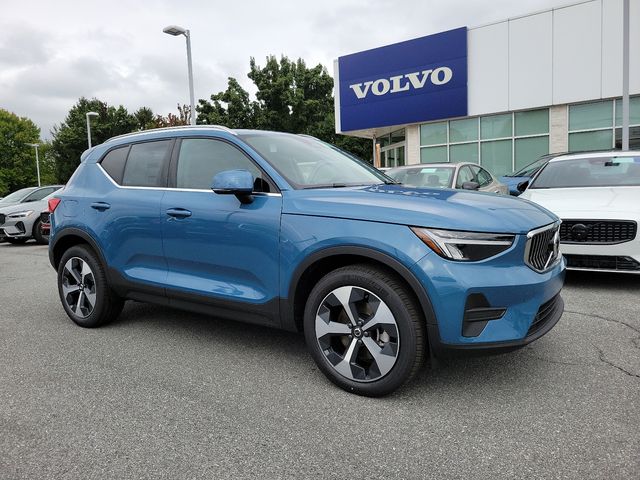 2024 Volvo XC40 Core Bright Theme