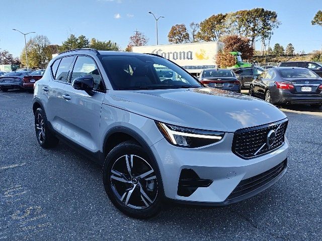 2024 Volvo XC40 Core Bright Theme