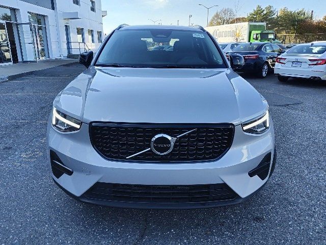 2024 Volvo XC40 Core Bright Theme