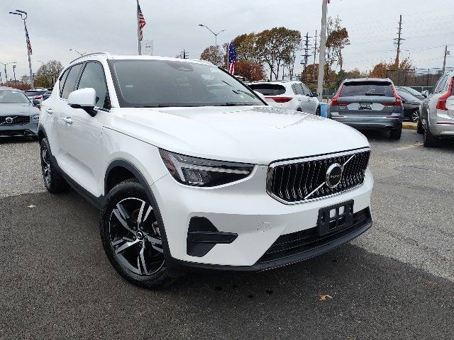 2024 Volvo XC40 Core Bright Theme