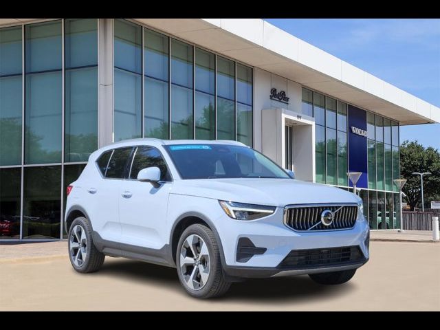 2024 Volvo XC40 Core Bright Theme