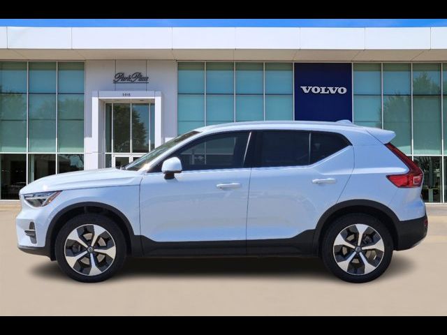 2024 Volvo XC40 Core Bright Theme