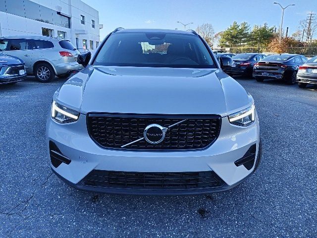 2024 Volvo XC40 Core Bright Theme