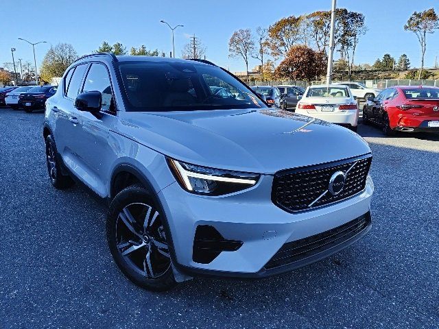 2024 Volvo XC40 Core Bright Theme