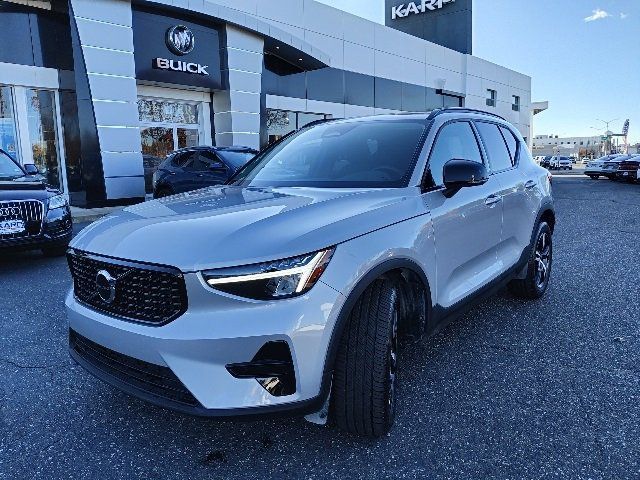 2024 Volvo XC40 Core Bright Theme