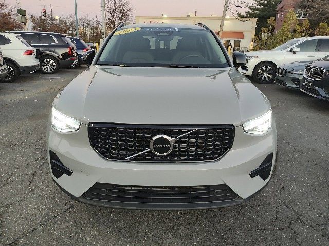 2024 Volvo XC40 Core Bright Theme