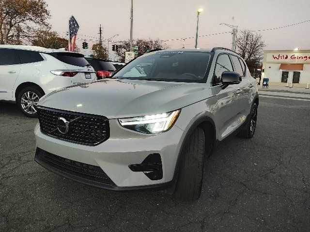 2024 Volvo XC40 Core Bright Theme