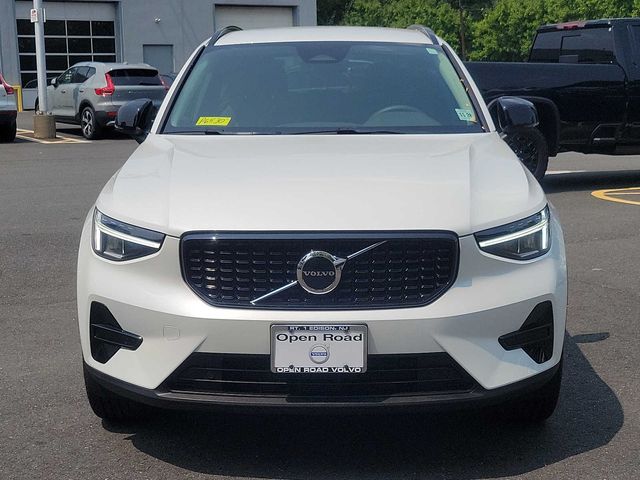 2024 Volvo XC40 Core Bright Theme