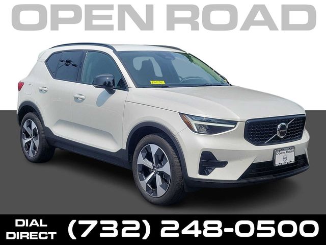 2024 Volvo XC40 Core Bright Theme