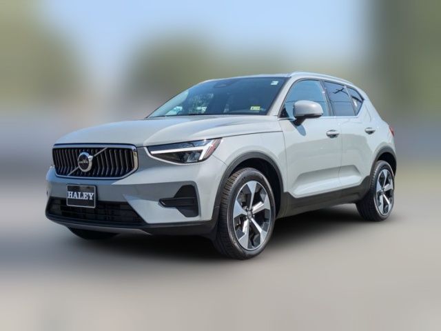 2024 Volvo XC40 Core Bright Theme