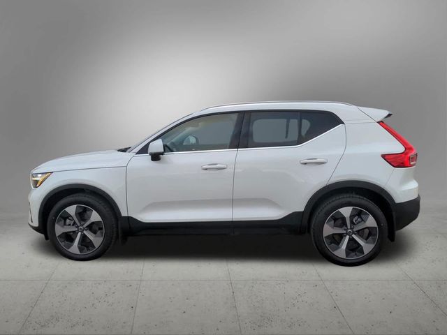 2024 Volvo XC40 Core Bright Theme