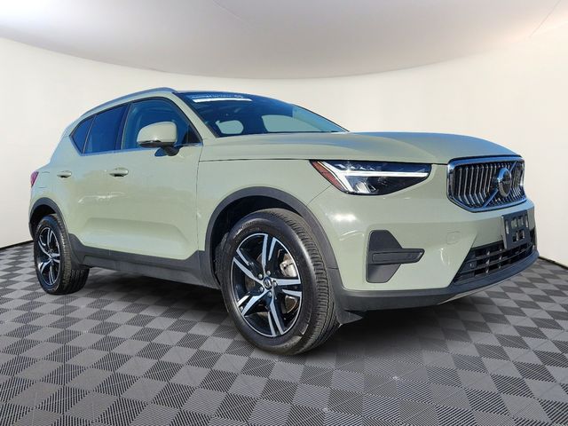 2024 Volvo XC40 Core Bright Theme