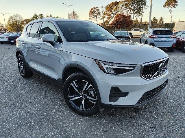 2024 Volvo XC40 Core Bright Theme