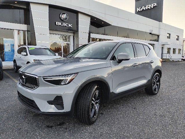 2024 Volvo XC40 Core Bright Theme