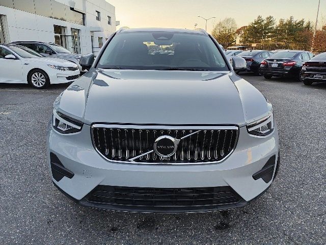 2024 Volvo XC40 Core Bright Theme