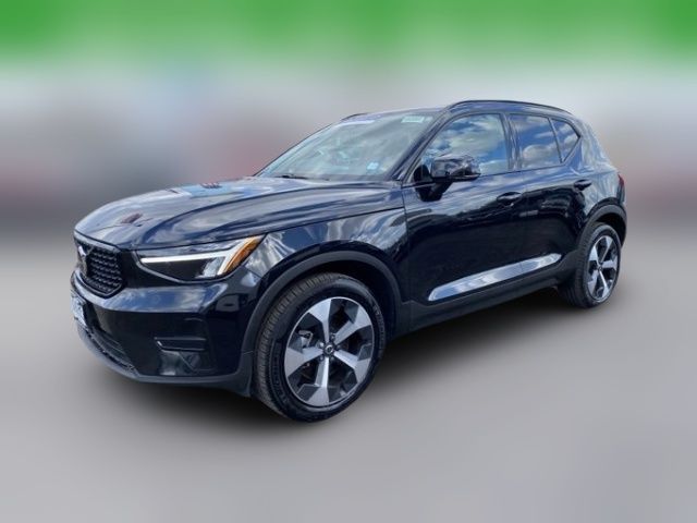 2024 Volvo XC40 Core Bright Theme