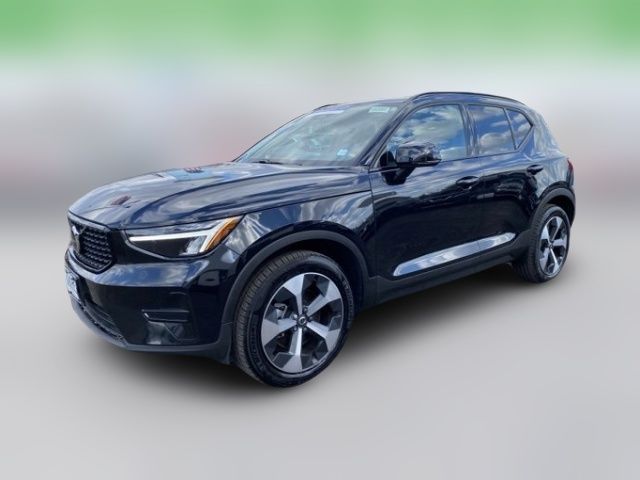 2024 Volvo XC40 Core Bright Theme