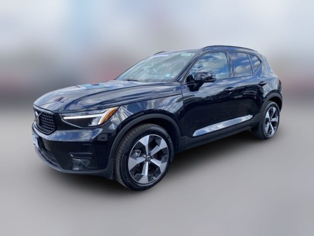 2024 Volvo XC40 Core Bright Theme