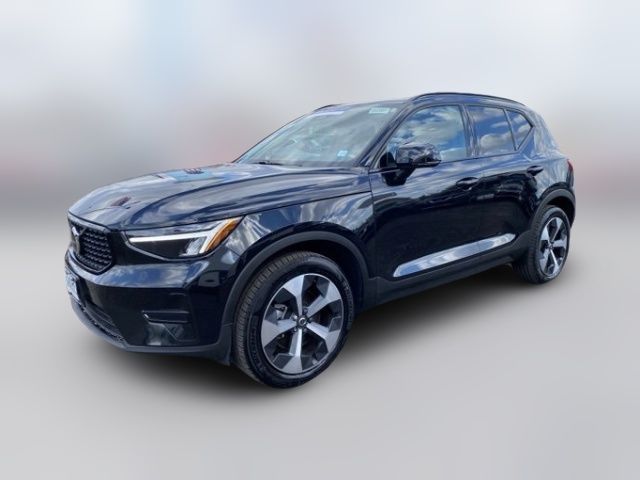 2024 Volvo XC40 Core Bright Theme