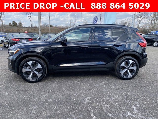 2024 Volvo XC40 Core Bright Theme