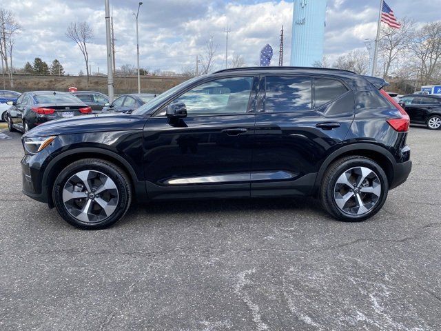 2024 Volvo XC40 Core Bright Theme