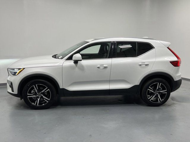 2024 Volvo XC40 Core Bright Theme