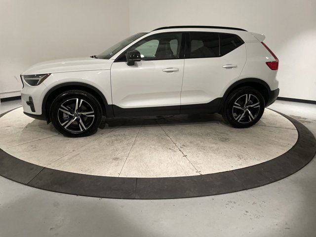 2024 Volvo XC40 Core Bright Theme