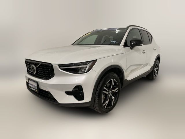 2024 Volvo XC40 Core Bright Theme