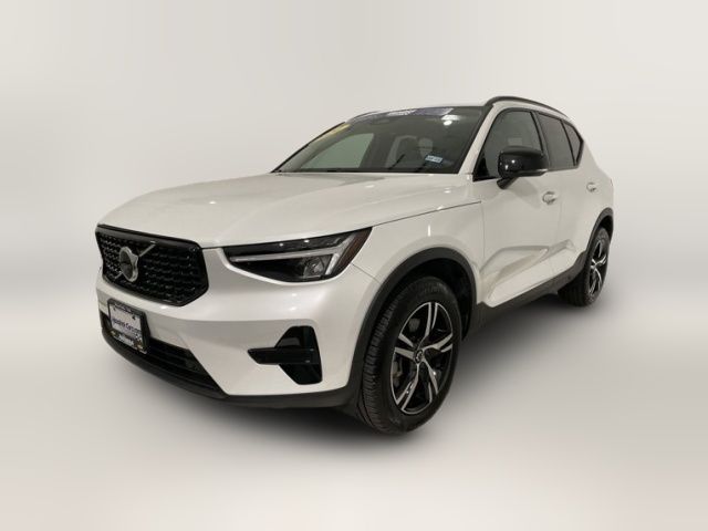 2024 Volvo XC40 Core Bright Theme