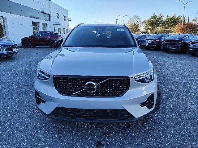 2024 Volvo XC40 Core Bright Theme