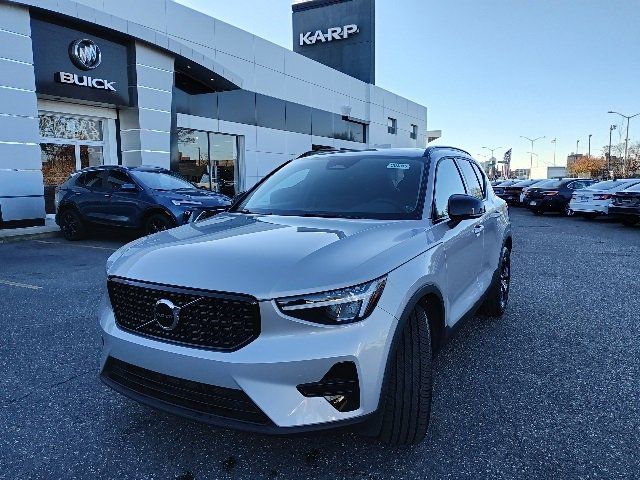 2024 Volvo XC40 Core Bright Theme