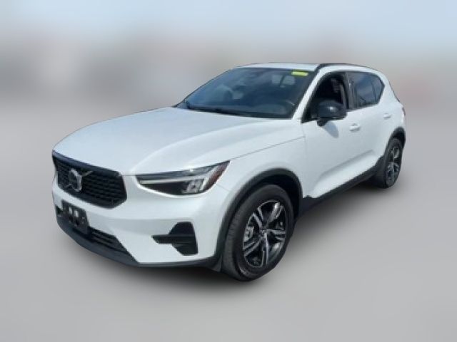 2024 Volvo XC40 Core Bright Theme