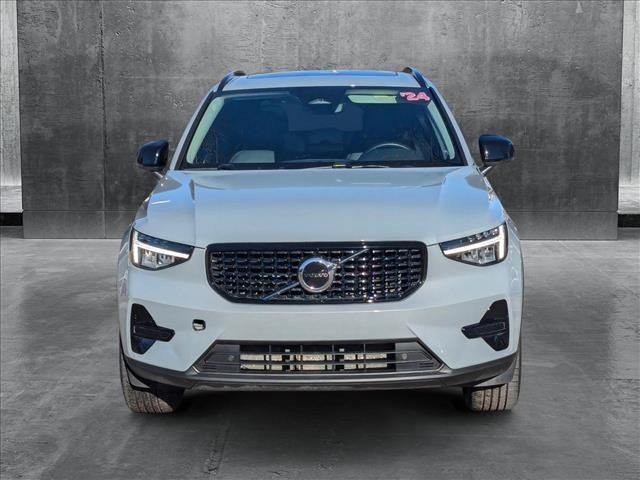 2024 Volvo XC40 Core Bright Theme