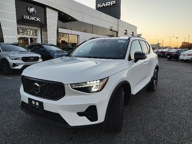 2024 Volvo XC40 Core Bright Theme