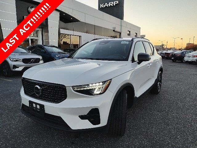 2024 Volvo XC40 Core Bright Theme