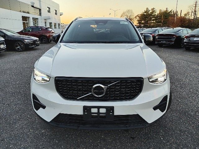 2024 Volvo XC40 Core Bright Theme