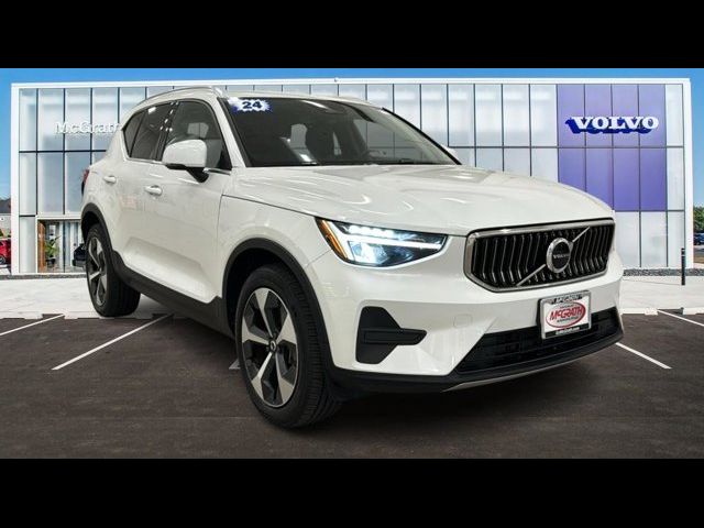 2024 Volvo XC40 Core Bright Theme