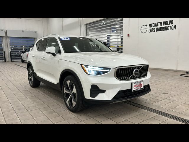 2024 Volvo XC40 Core Bright Theme