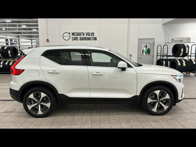 2024 Volvo XC40 Core Bright Theme