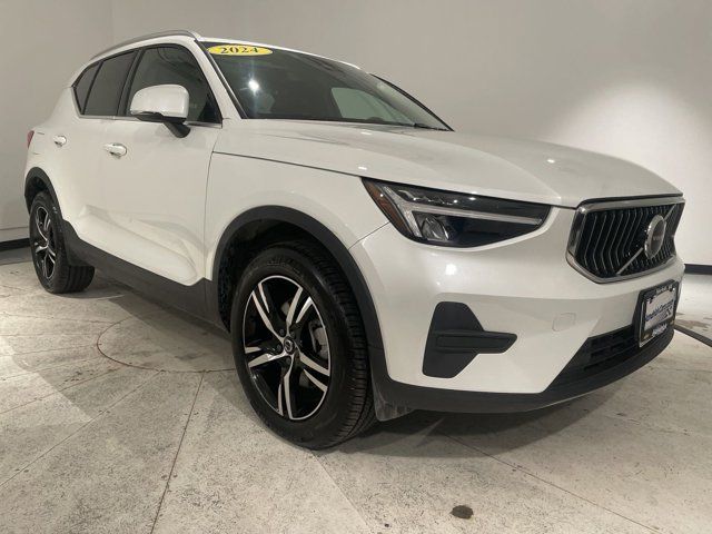 2024 Volvo XC40 Core Bright Theme