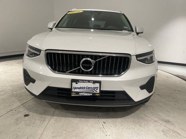 2024 Volvo XC40 Core Bright Theme