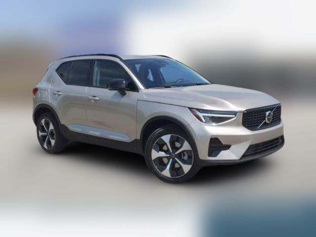 2024 Volvo XC40 Core Dark Theme