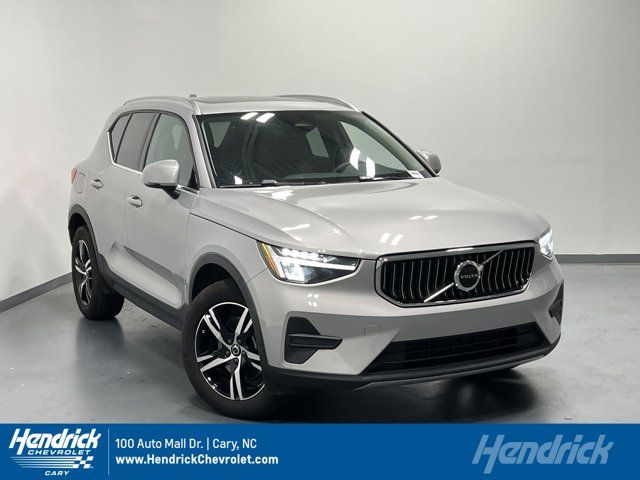 2024 Volvo XC40 Core Dark Theme