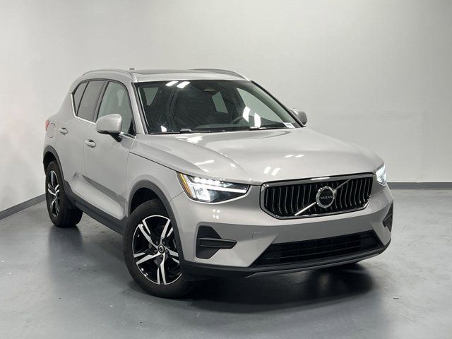 2024 Volvo XC40 Core Dark Theme