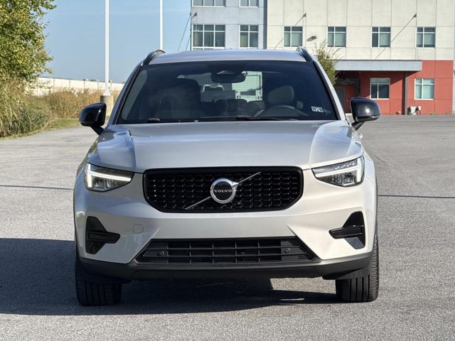 2024 Volvo XC40 Core Dark Theme