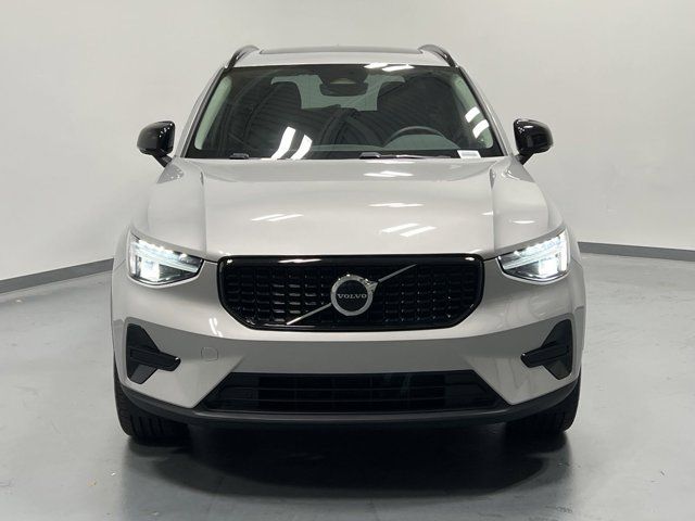 2024 Volvo XC40 Core Dark Theme