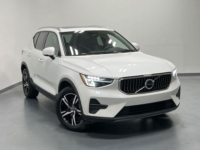 2024 Volvo XC40 Core Dark Theme